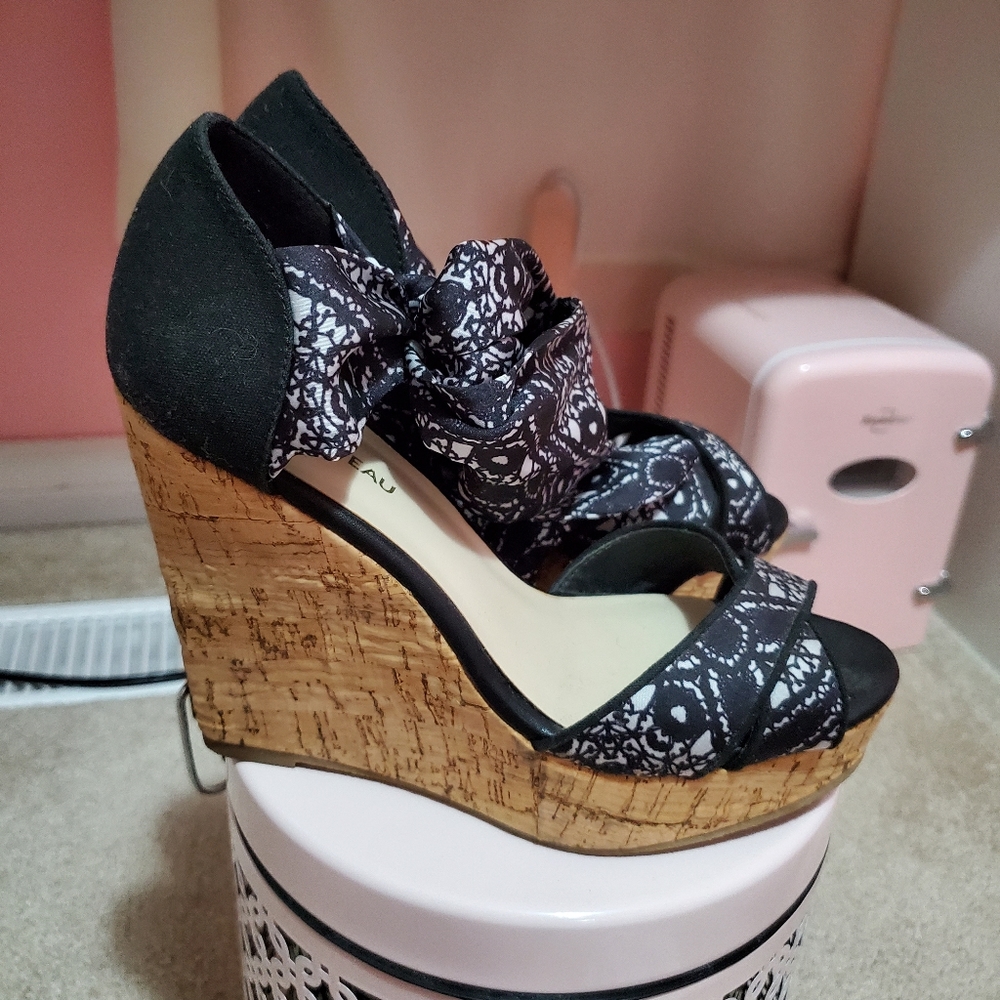 Wedge wrap up heels
